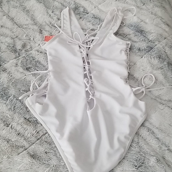 White lace up swimsuit - Picture 3 of 4